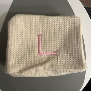 NWOT BRAND NEW Monogrammed L Makeup Case